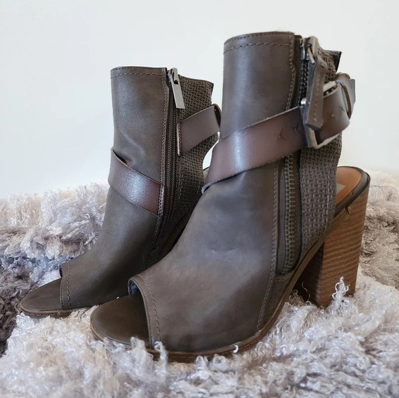 Dolce Vida Heels - Picture 2 of 6